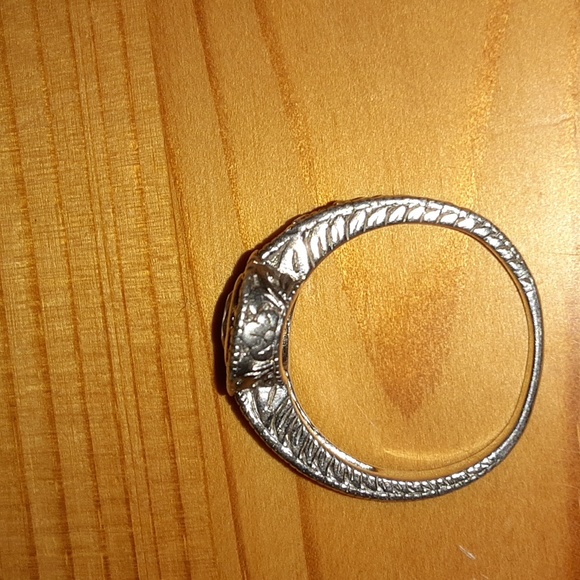 Sterling silver and CZ ring - Picture 2 of 4